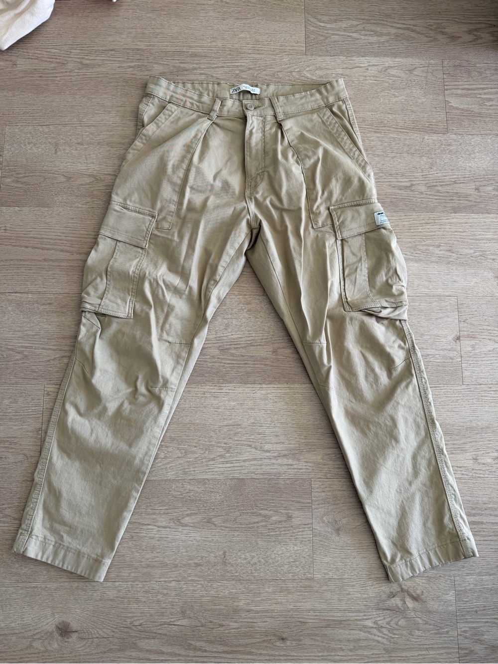 Zara Men's Cargo Pants with Utility Pockets